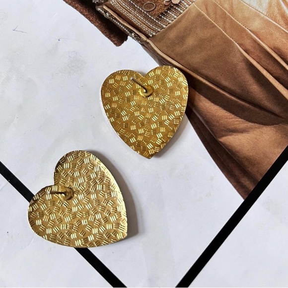 Vintage Enamel Heart Shaped Floral Blue Gold Post Earrings - Picture 4 of 4